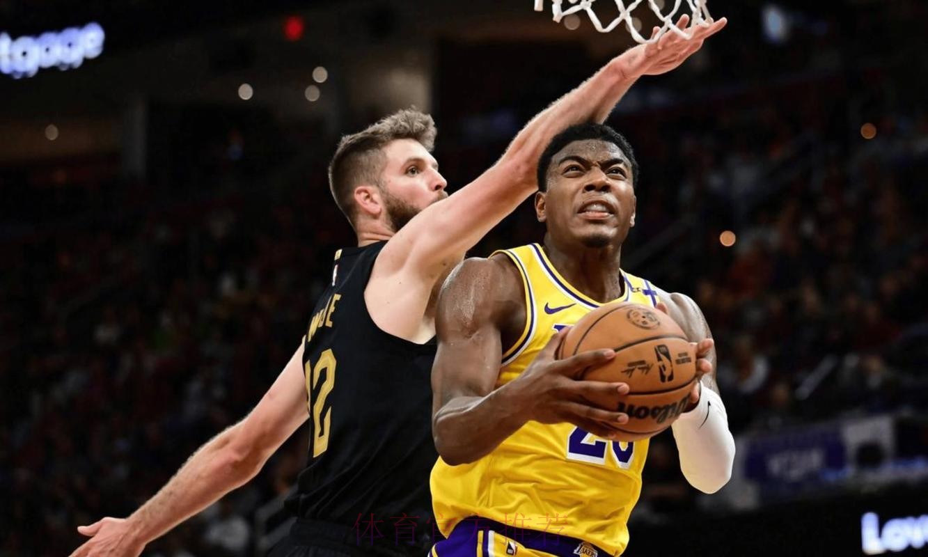 八村垒替补出战21分钟，10中4、三分6中2得到10分，正负值+8